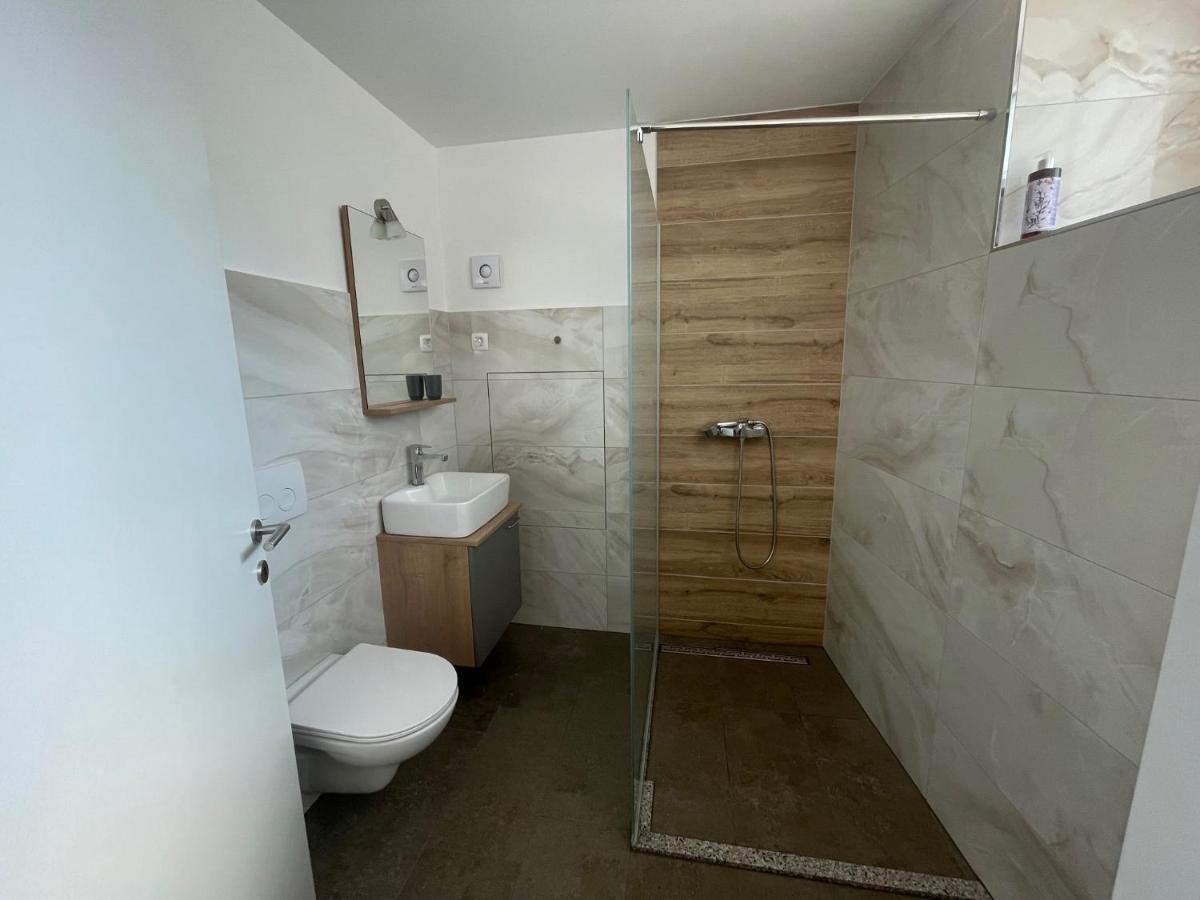 Azimut Hisa Apartment