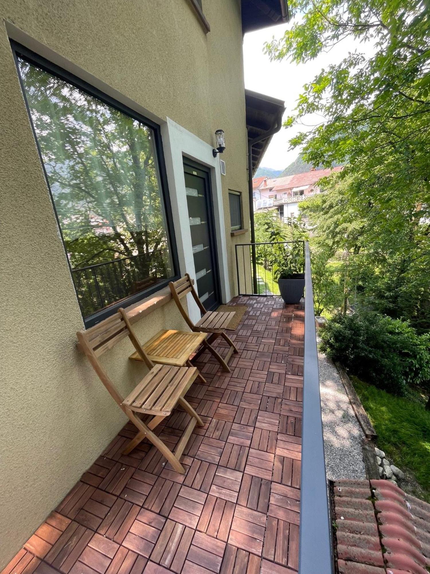 Azimut Hisa Apartment